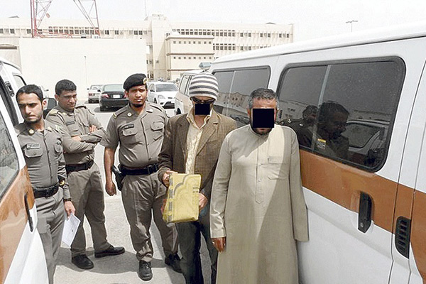 عدد من المتسولين في قبضة الشرطة بإحدى الحملات